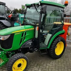 John Deere 2032R (2023)