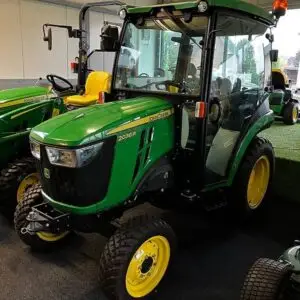 John Deere 2038R (2023)
