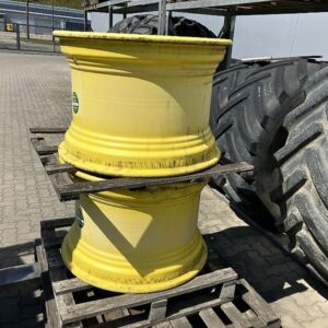 John Deere 20x30 (2017)