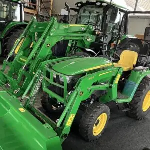 John Deere 3038E+300E (2022)